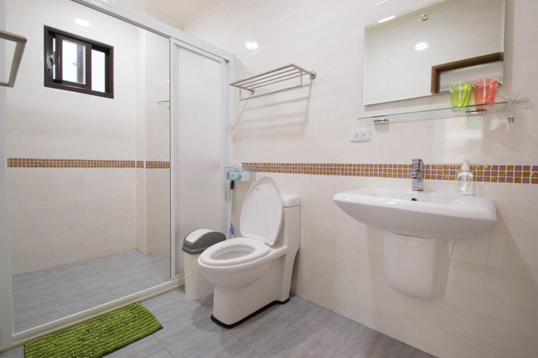 Bathroom 3, Travelers Hostel, Penghu