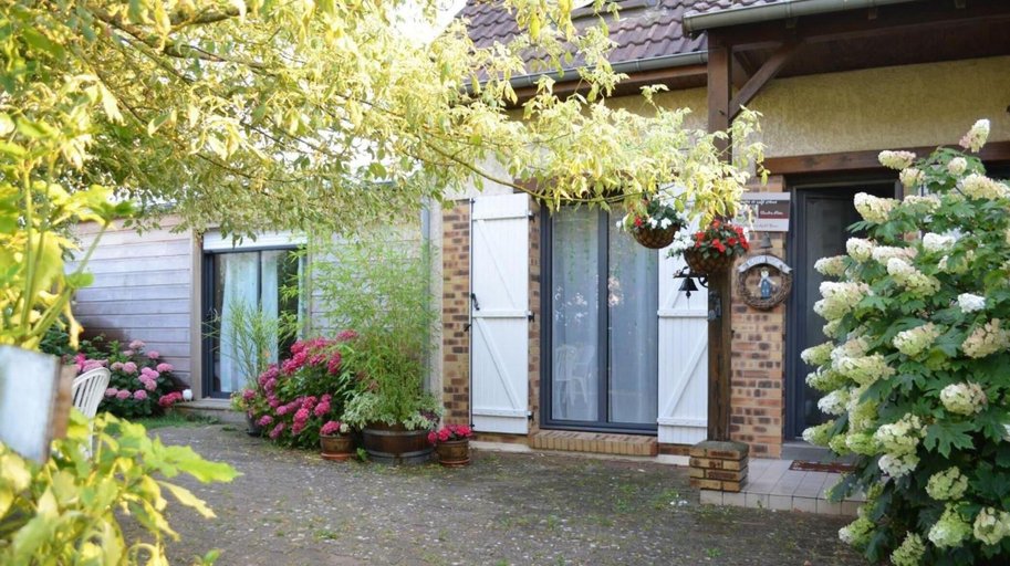 Exterior & Views 2, Couette et Cafe creme, Eure-et-Loir