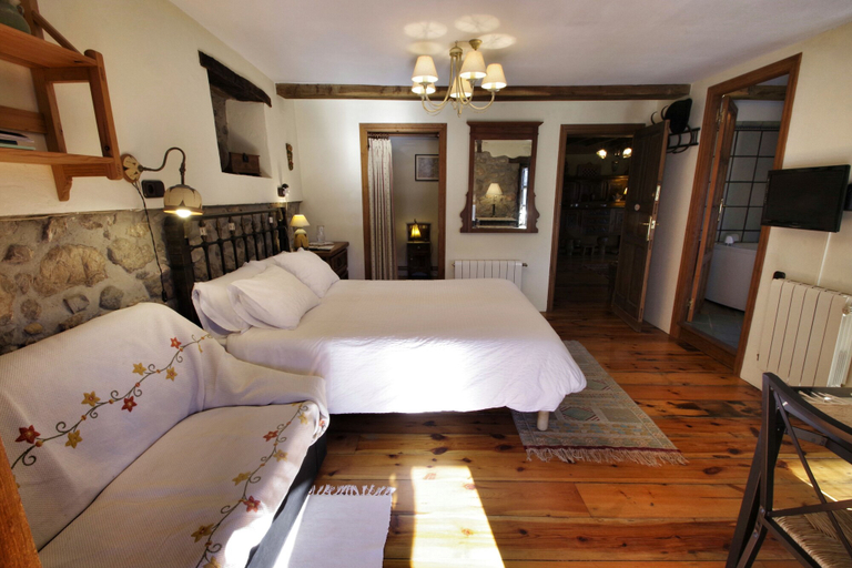 Bedroom 4, Casa Rural La Cortina, Asturias