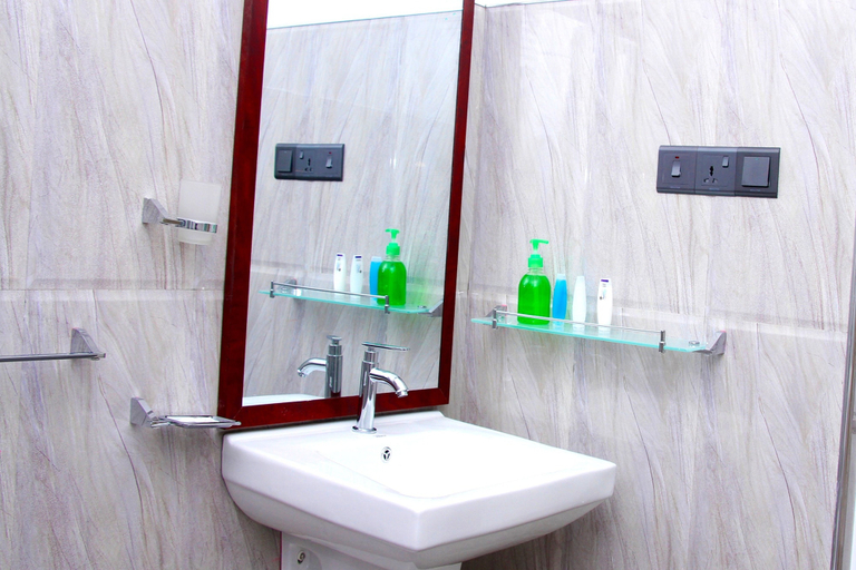 Bathroom 3, Queens Beach Hotel, Tangalle