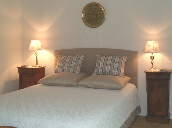 Bedroom 4, Chambres d'hôtes Sous les Chênes, Gard