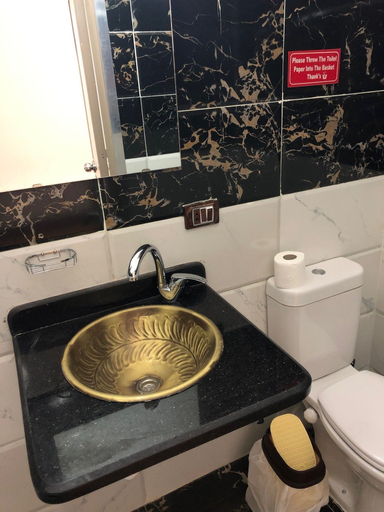 Bathroom 5, Meramees Hostel, 'Abdin