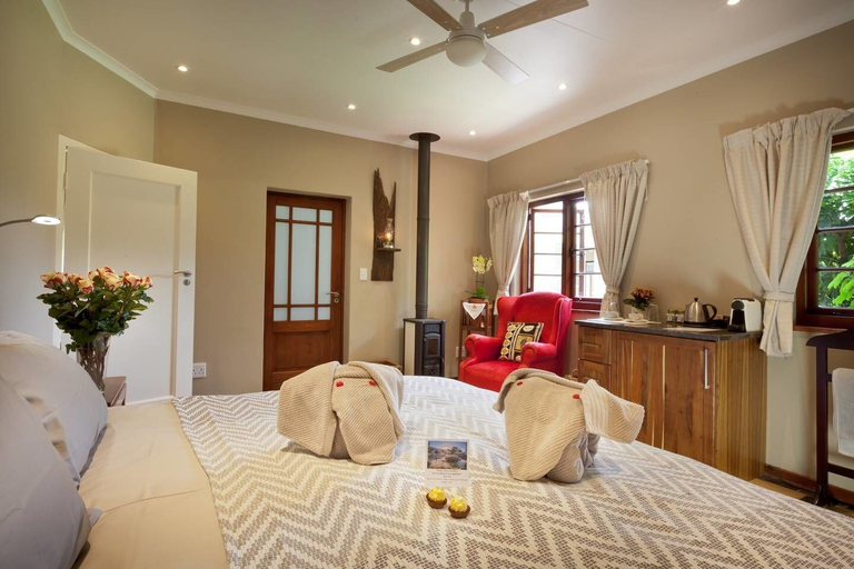 Bedroom 2, Twin Thorns Guesthouse, Nkangala