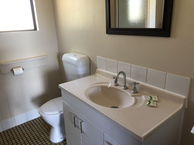 Bathroom, Turicum Chalets AT Monkey Rock Winery, Denmark
