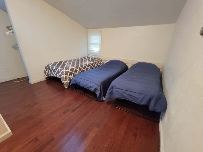 Bedroom 2, Bedroom Near Downtown Boston - Hostel, Boston