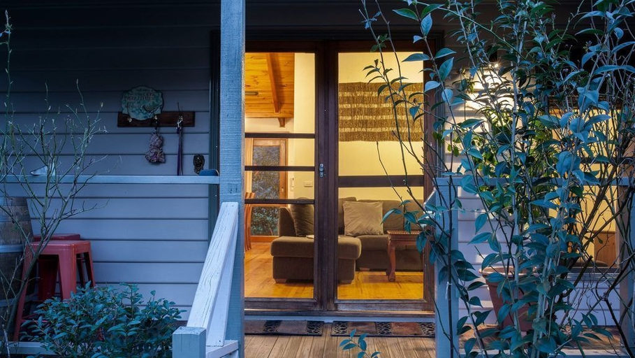 Exterior & Views 2, Mystic View Cottage Wandiligong, Alpine - East