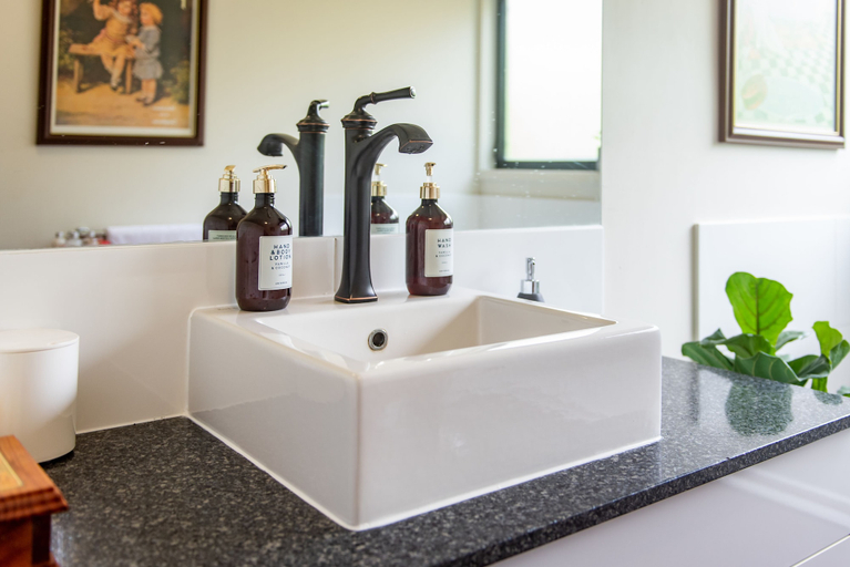 Bathroom 4, Austinmer - Cannonvale, Whitsunday