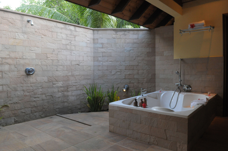 Bathroom 5, Cerf Island Resort