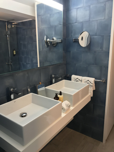 Bathroom 5, Vinhas do Calhau, Madalena