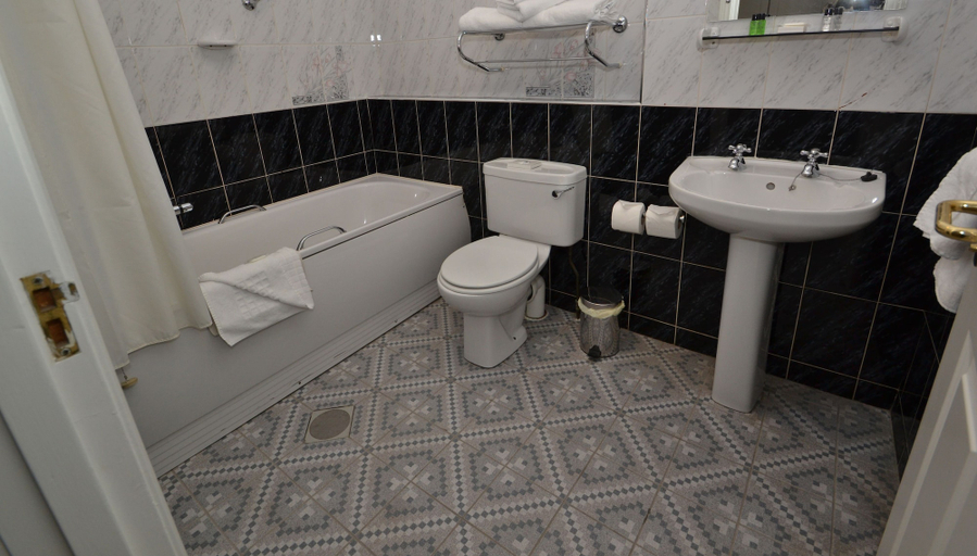 Bathroom 5, Bay View Hotel