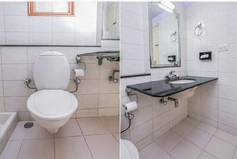 Bathroom 3, Hotel Kanchandeep, Jaipur