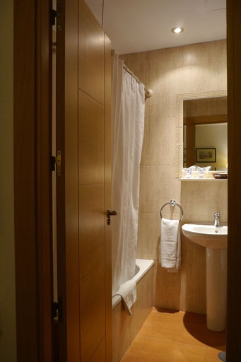 Bathroom 4, Hotel Torrezaf, Jaén