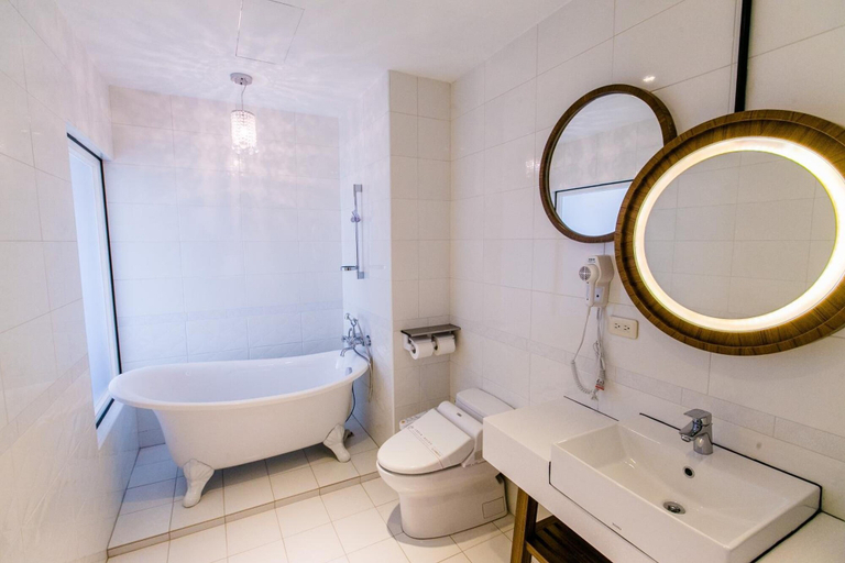 Bathroom 5, Jin Pin Hotel, Penghu