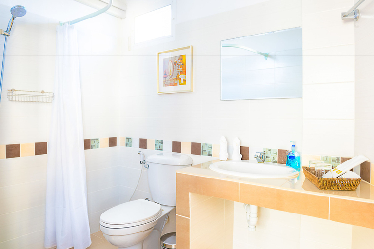 Bathroom 3, Orawan Suites, San Sai