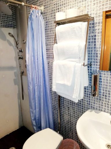 Bathroom 2, Pension Albor, Asturias
