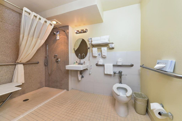 Bathroom 3, Quality Inn & Suites Montebello - Los Angeles, Los Angeles