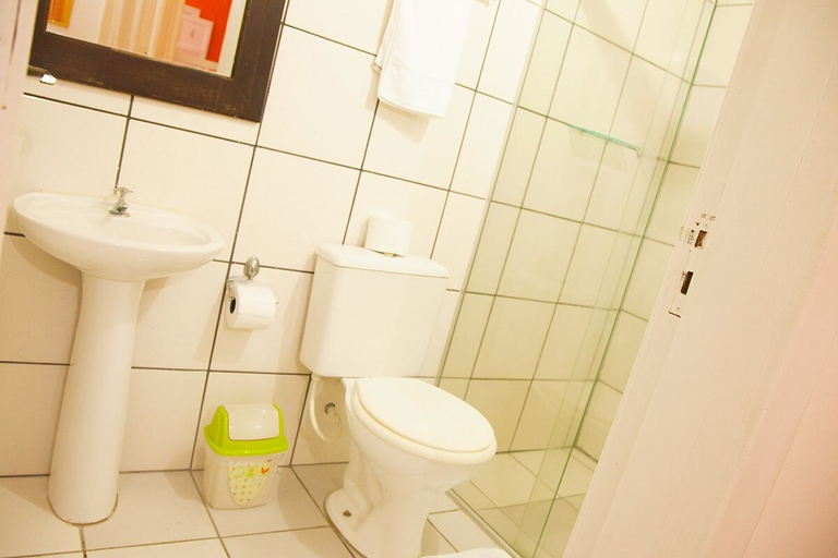 Bathroom, Pousada Sol do Sahy, São Sebastião
