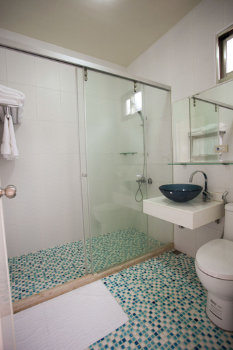 Bathroom 4, Yi-He Golden Homestay, Hualien