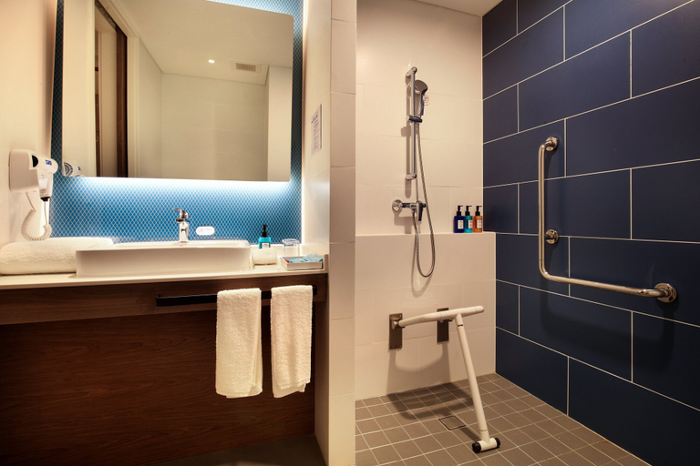 Bathroom 5, Holiday Inn Express GUILIN CITY CENTER by IHG, Guilin