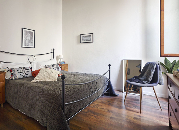 Room 3, A Few Steps to The Duomo Comfortable 1BD Apt, Florence