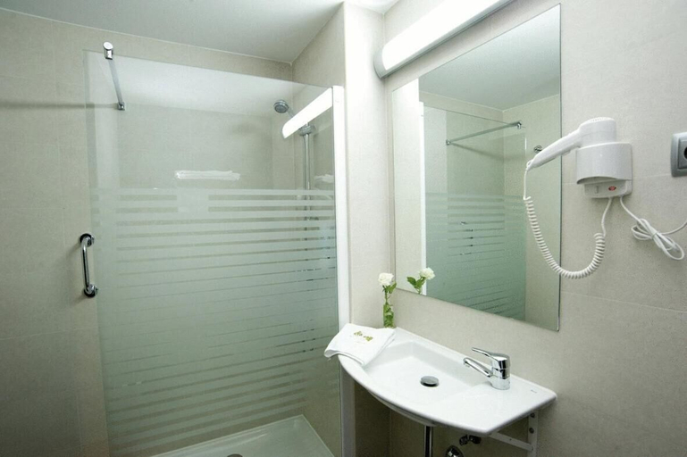 Bathroom 5, Hotel Cisneros, Madrid