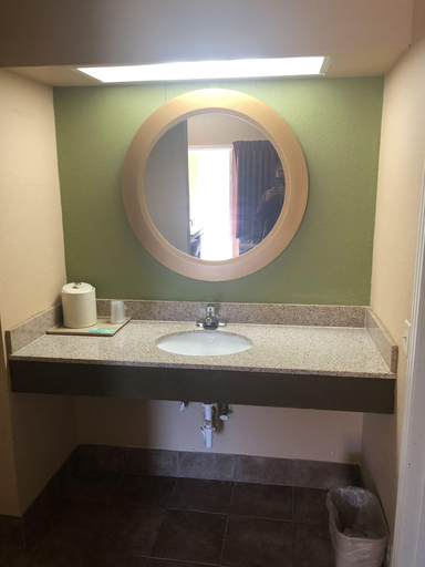 Bathroom 5, Relax Inn Guin, Marion