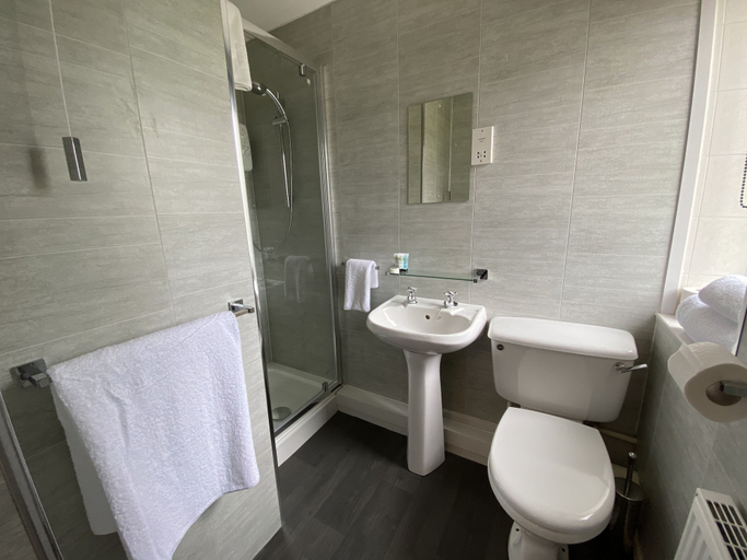 Bathroom 3, The Old Farm Hotel, Birmingham