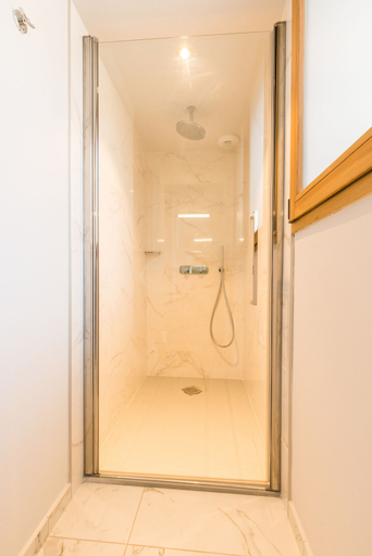 Bathroom 5, Les Portes de Megève, Haute-Savoie