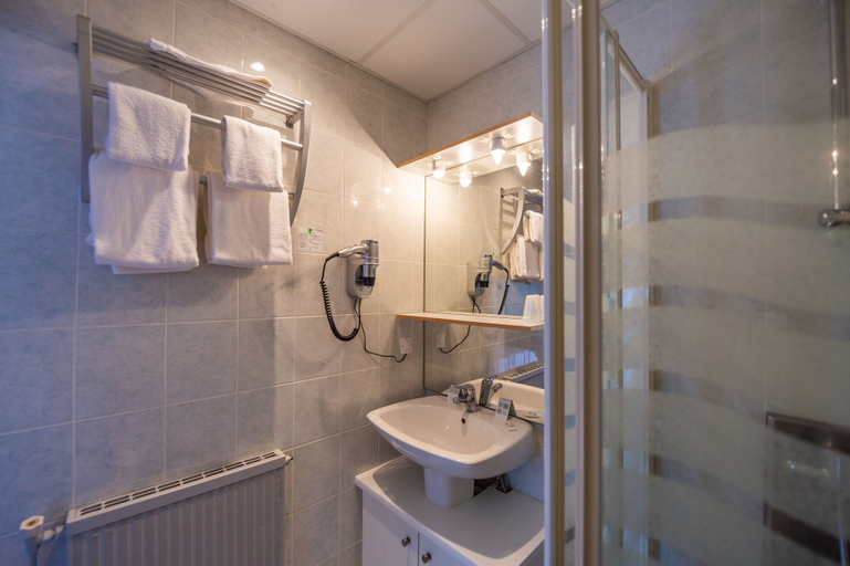 Bathroom, Hôtel du Lac, Landes