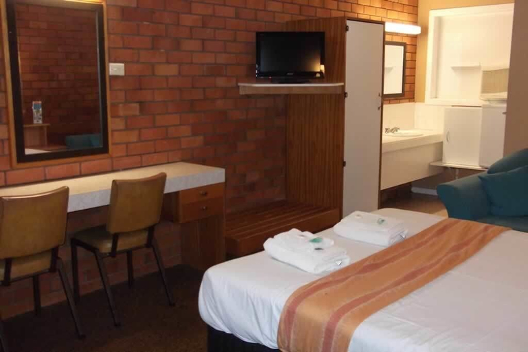 Bedroom 3, Hilldrop Motor Inn, Clarence Valley- Grafton