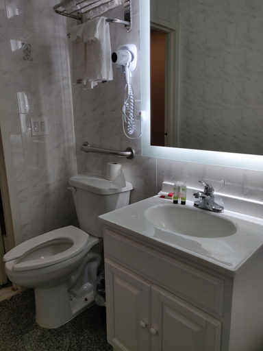Bathroom 5, Hotel Key LaGuardia Airport, New York