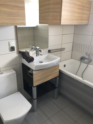 Bathroom, KW38 - 2 min to Old Market Square and Townhall, Środa Śląska