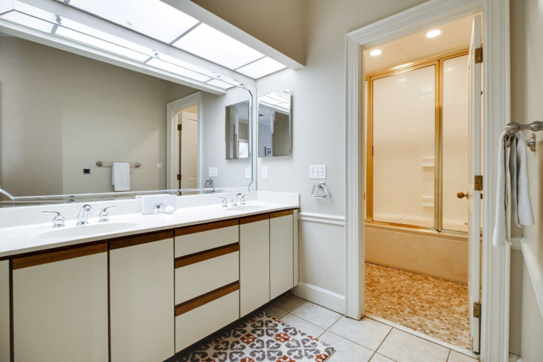 Bathroom, Devonshire 119, Beaufort