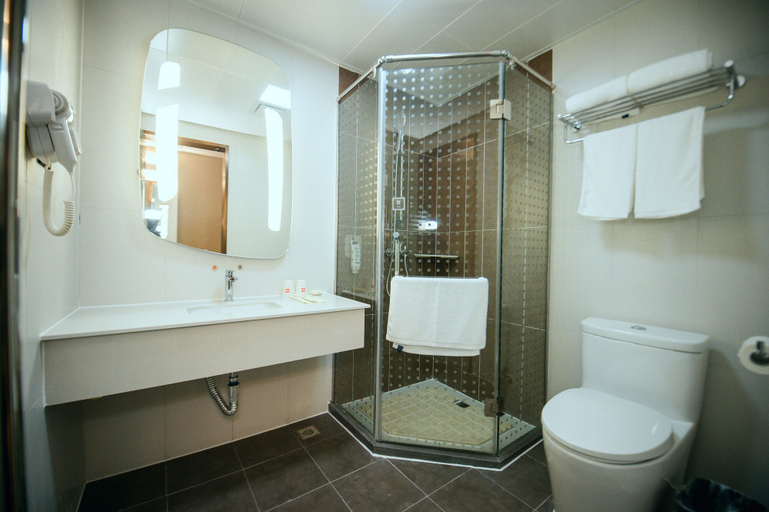 Bathroom 3, ibis Yangzhou Garden Hotel, Yangzhou