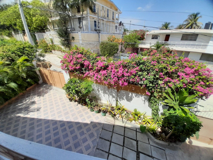Others 4, Star House, Port-au-Prince