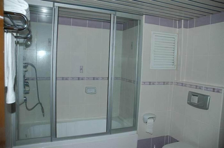 Bathroom 4, Grand Hotel Duman, Çankaya