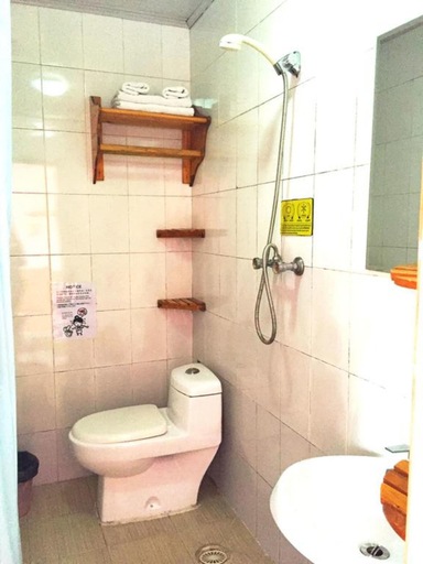 Bathroom 4, Hello Chengdu International Youth Hostel, Chengdu