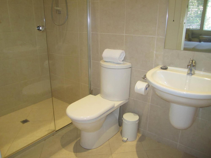 Bathroom 4, Plantation House, Melbourne