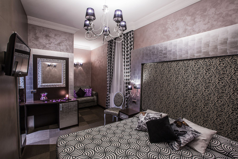 Others 5, Hotel Romano, Rome