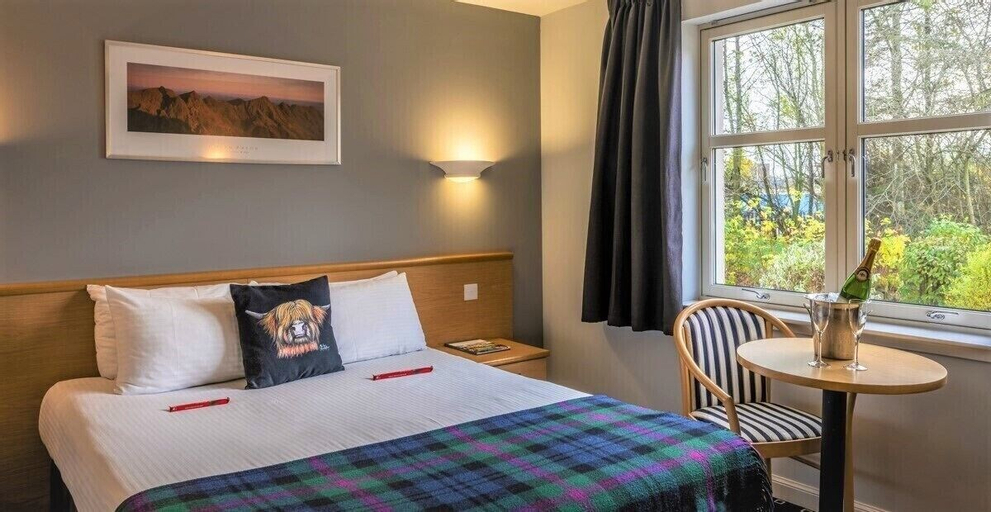 Bedroom 2, Pinehurst Lodge Hotel, Aberdeen