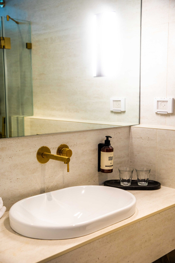 Bathroom 5, Mayer House