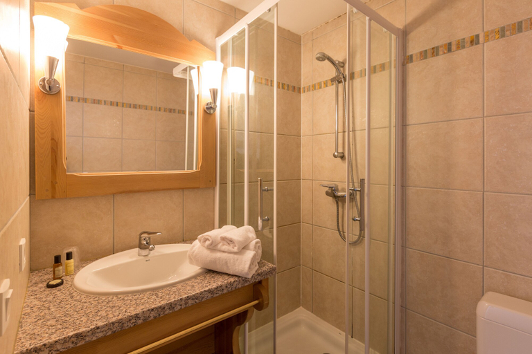 Bathroom 5, Le Sun Valley, Savoie