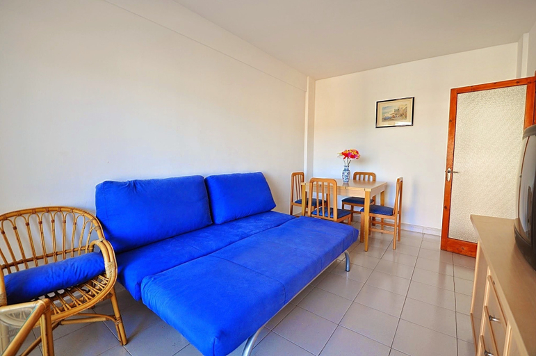 Others 5, Apartment Jose, Girona