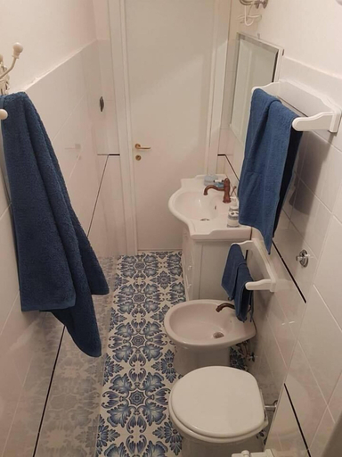 Bathroom 4, B&B Le Rose, Salerno
