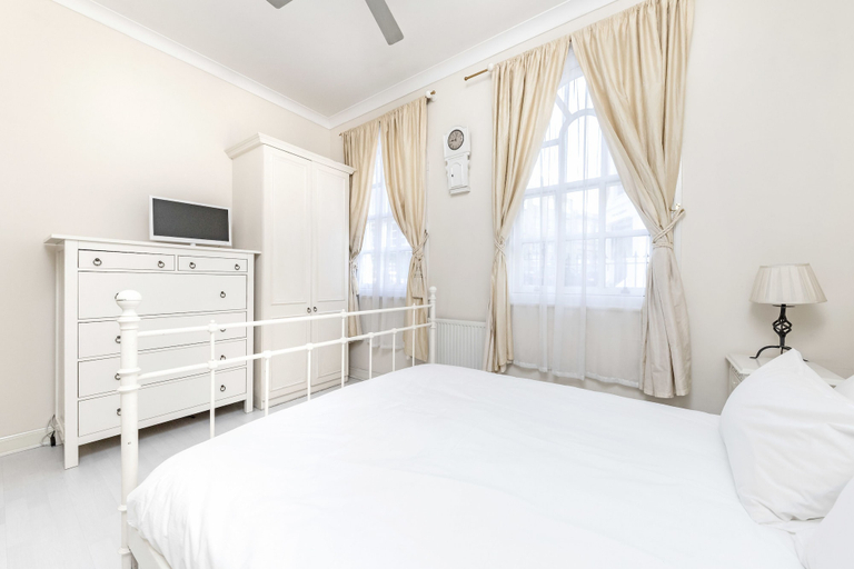 Bedroom 3, Spacious Apartment in Trendy Islington, London