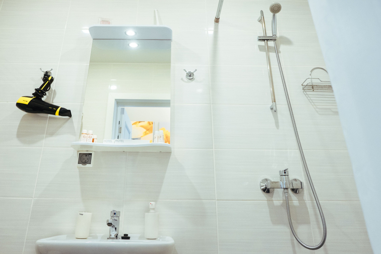 Bathroom 2, Geleon, Sankt-Peterburg gorsovet