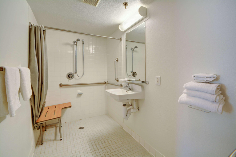 Bathroom 4, Motel 6 Windsor Locks, CT - Hartford, Hartford