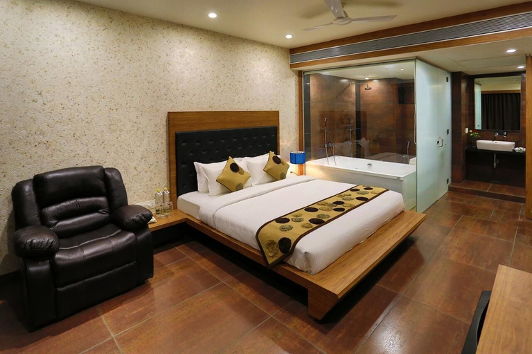 Bedroom 3, Hotel Grand Kailash, Aurangabad
