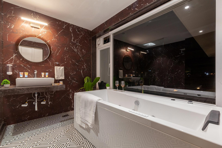 Bathroom 4, StayVista at The CinCin, Pune