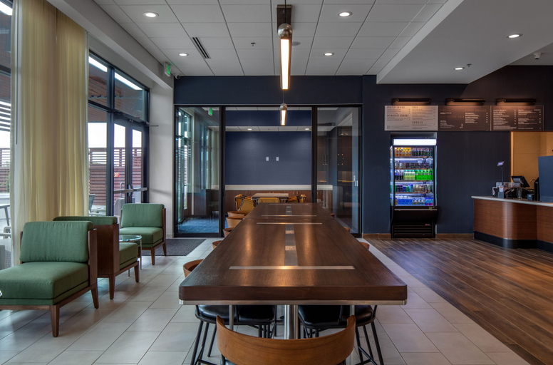 Food & Drinks 4, Courtyard by Marriott Conway, Faulkner